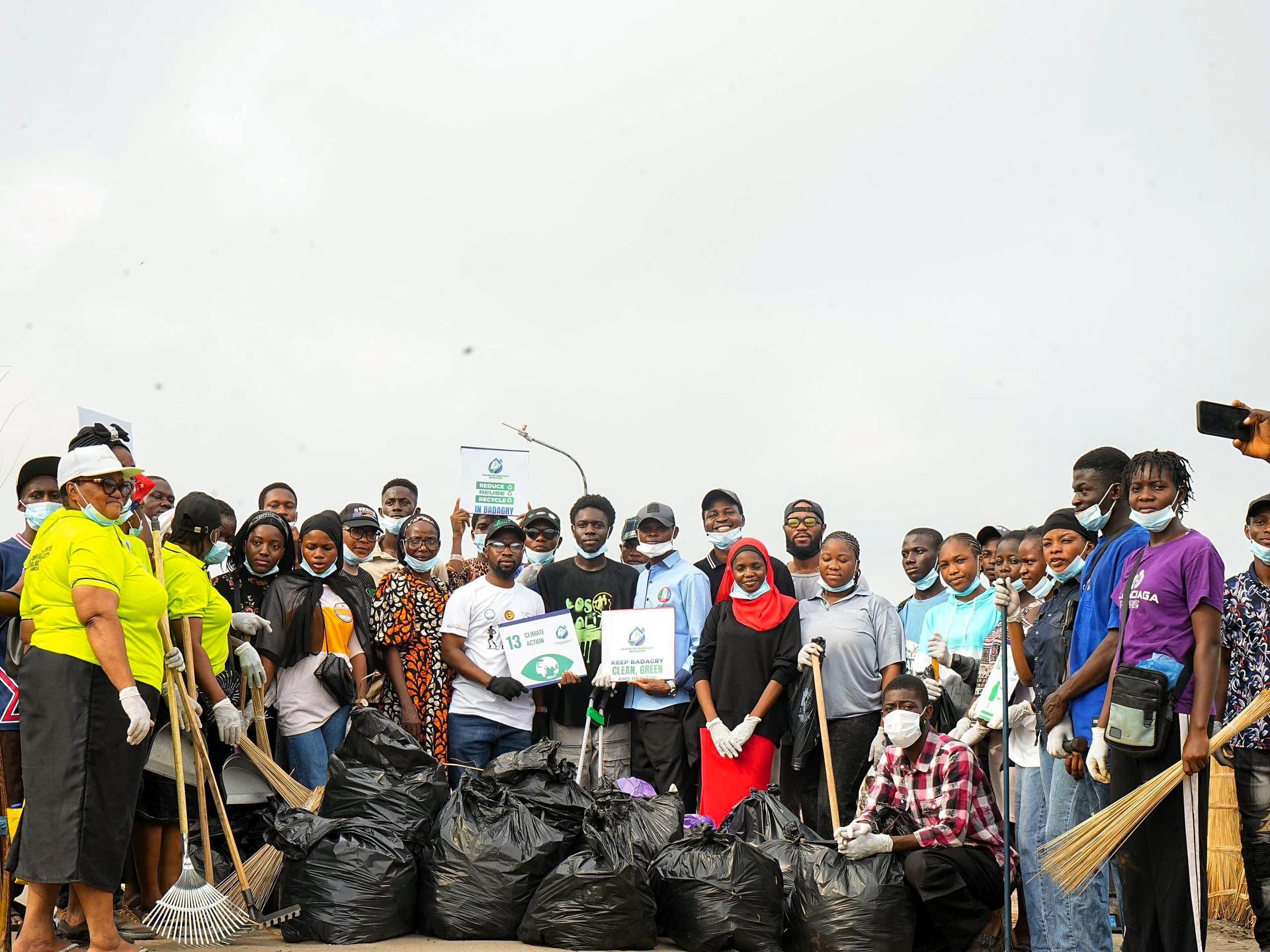 Community volunteers group photo